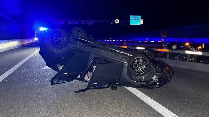 Autofahrer nach Selbstunfall auf Autobahn leicht verletzt