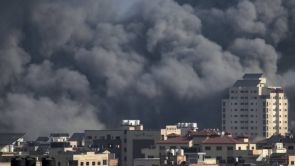 Gaza City am, 22. Oktober. Das EDA hat bestätigt, dass zehn Palästinenserinnen und Palästinenser mit Schweizer Staatsbürgerschaft im Gazastreifen festsitzen.