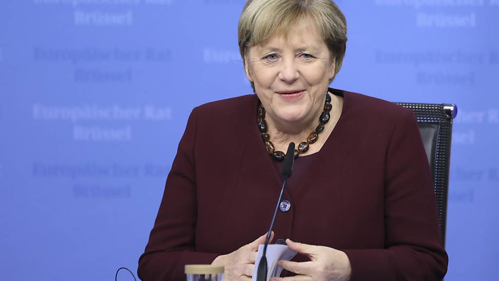 Bundeskanzlerin Angela Merkel bezeichnete den Flüchtlingszustrom und die Corona-Krise als die größten Herausforderungen ihrer 16 Amtsjahre. Foto: Aris Oikonomou/Pool AFP/AP/dpa
