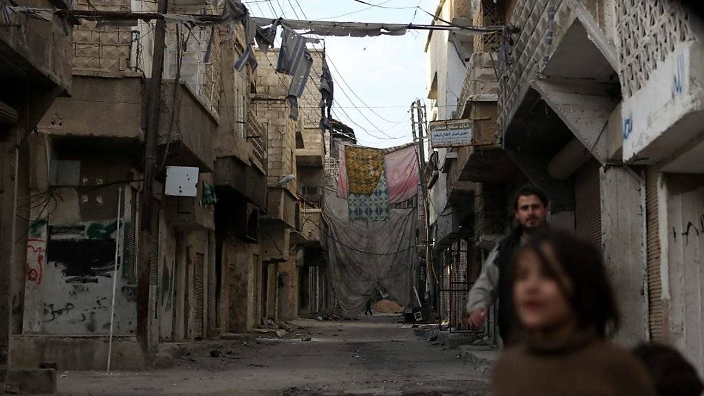 Strassenszene in Damaskus: Ein russischer Entwurf für eine Syrien-Resolution ist am Freitag im UNO-Sicherheitsrat gescheitert - mindestens die USA und Frankreich lehnten sie ab. (Archivbild)