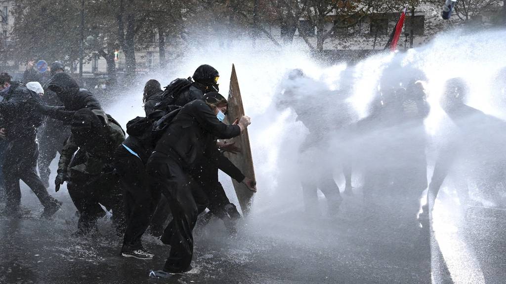 Proteste in mehreren europäischen Städten münden in Krawallen