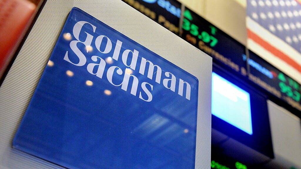 Die US-Investmentbank Goldman Sachs hat angesichts schwächerer Erlöse im Handelsgeschäft im vierten Quartal einen Gewinneinbruch erlitten. (Archivbild)