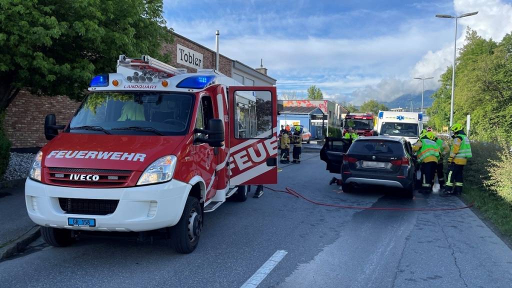 In Malans GR wurden am Freitagmorgen zwei Frauen bei einem Autounfall verletzt.