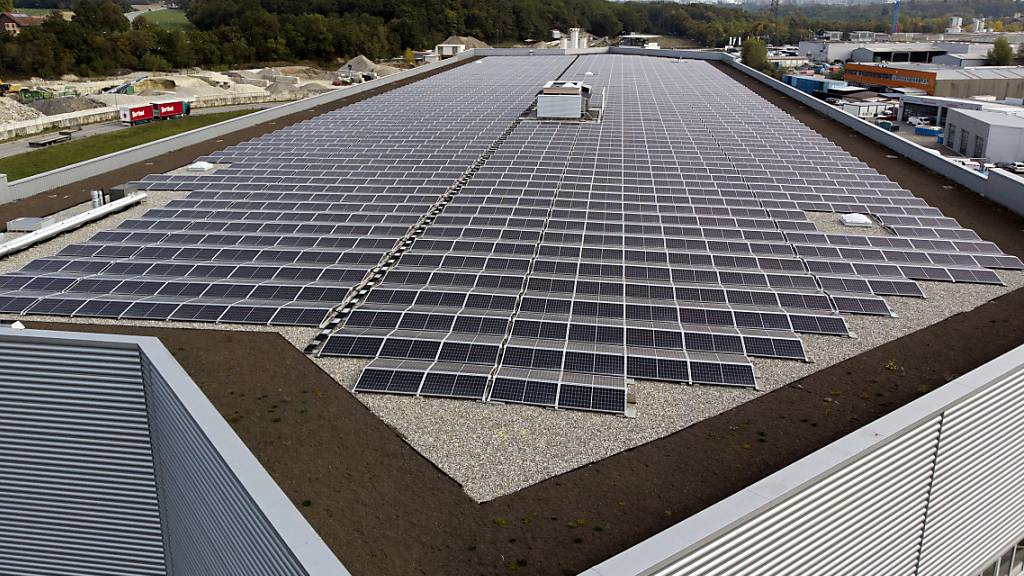 Appenzell Ausserrhoden will bis ins Jahr 2035 mindestens 40 Prozent des kantonalen Stromverbrauchs durch erneuerbare Energien aus dem Kanton decken. Das grösste Ausbaupotenzial hat die Sonnenenergie. (Symbolbild)