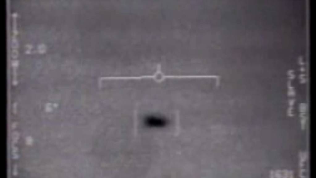 Ein vom US-Verteidigungsministerium freigegebenes Bild eines unidentifizierten Flugobjekts. Die US-Ufo-Taskforce legt demnächst ihren Abschlussbericht vor. Offenbar ist die Existenz von ausserirdischem Leben nicht ganz von der Hand zu weisen. (Archivbild)