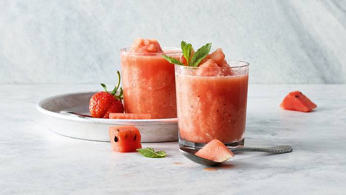 Perfekt zum Sommer-Comeback: Eiskalter Wassermelonen-Slush