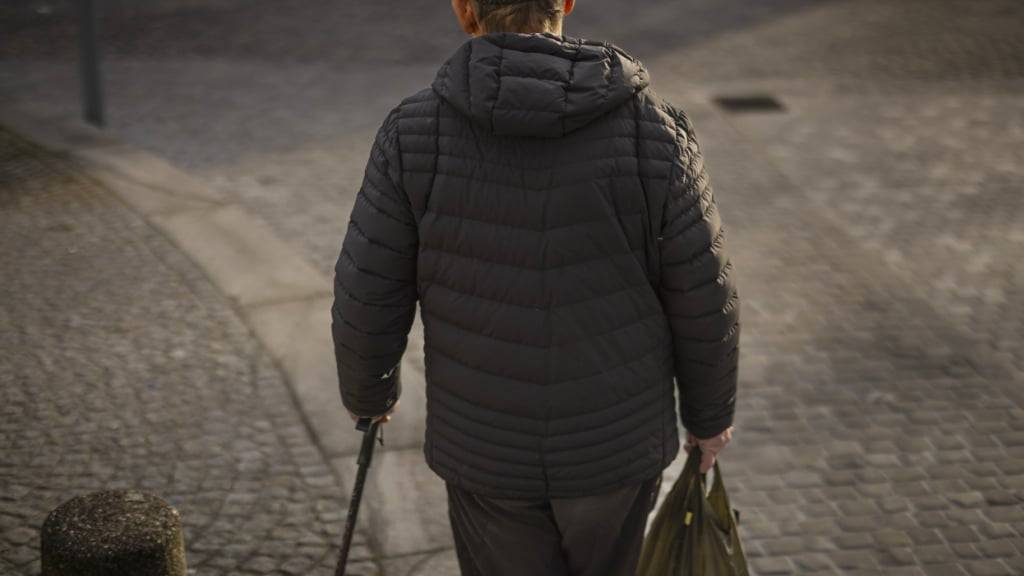Mit der Gesetzesanpassung sollen mehr Rentnerinnen und Rentner zuhause betreut und damit Alters- und Pflegeheime entlastet werden. (Archivbild)