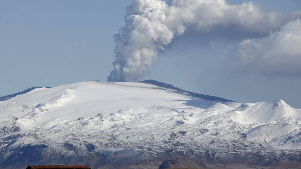 Im Jahr 2010 führte ein Ausbruch des Vulkans Eyjafjallajökull auf Island zum Stopp des Flugverkehrs in Nordeuropa. (Archivbild)