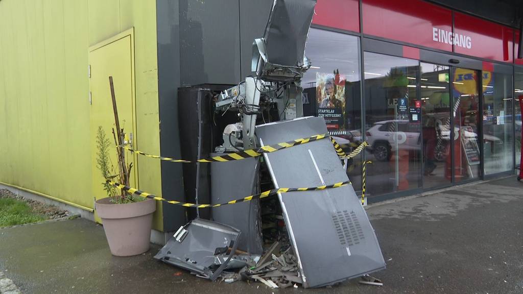 Unbekannte sprengen Bankomat in Oftringen und flüchten
