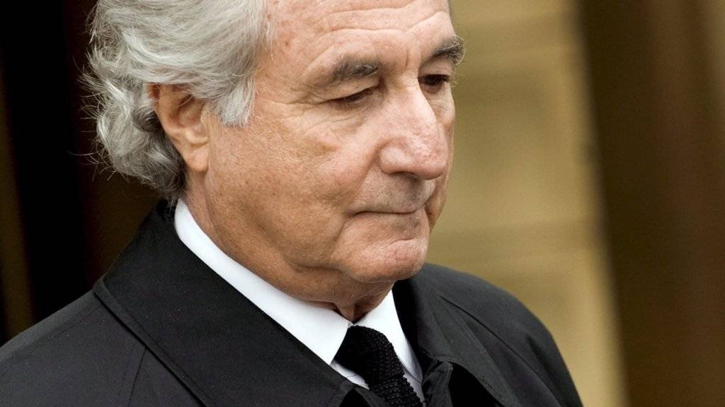 Bernard Madoff nach einer Anhörung vor Gericht in New York: Sein Finanzbetrug beschäftigt die Justiz bis heute. (Archiv)