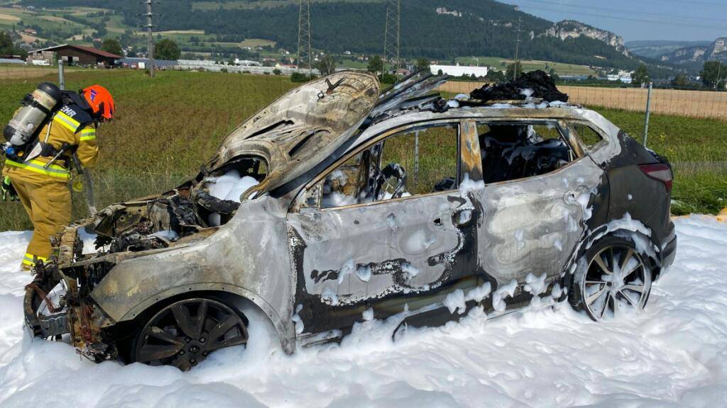 Auf der A1 in Richtung Bern geriet ein Auto in Brand. Die Insassen konnten rechtzeitig aussteigen.