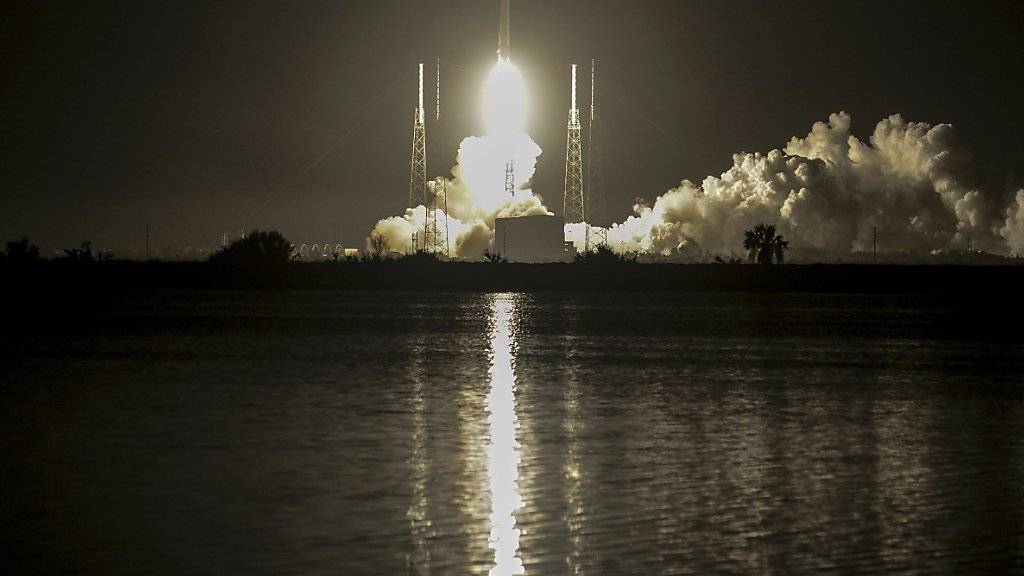 Die «Falcon 9» hebt in Cape Canaveral ab. Sie hat einen spanischen Satelliten an Bord.