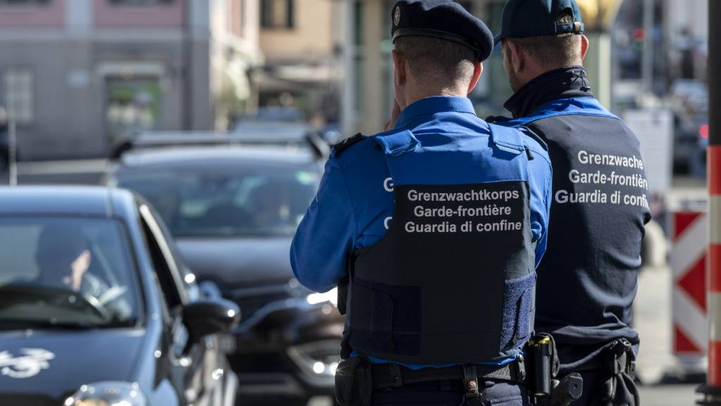 Eine «Gesundheitssteuer» für Grenzgänger soll die temporäre Abwanderung in die Schweiz eindämmen. (Archivbild)
