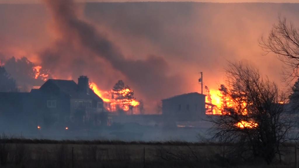 500 Häuser zerstört und sechs Verletzte: Tausende fliehen vor Waldbränden in Colorado