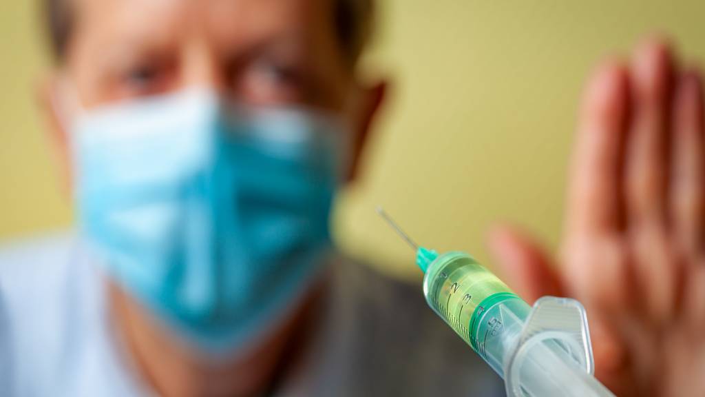 Impfgegnern könnte die Kündigung drohen
