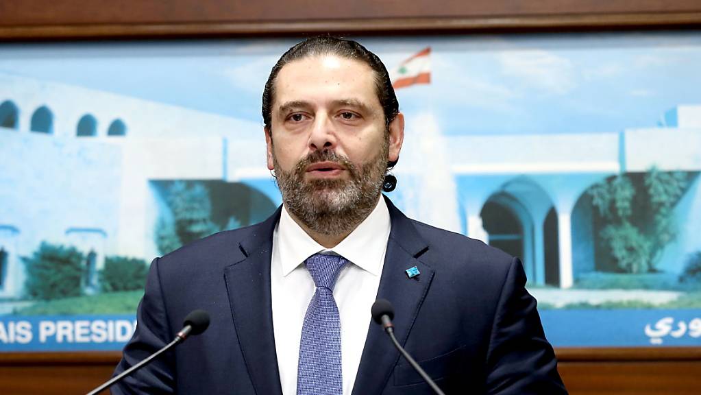 Ministerpräsident Saad Hariri sagte nach einer Kabinettssitzung, die Demonstrationen hätten dafür gesorgt, dass die Reformen gebilligt worden seien. Nach seinen Worten sollen die Gehälter von Ministern und Parlamentsabgeordneten um die Hälfte gekürzt werden.