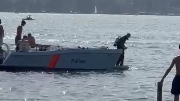 Polizeitaucher rettet Mann aus dem Zürichsee