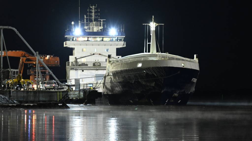 Das beschlagnahmte Schiff Fitburg liegt im Hafen von Kirkkonummi, Finnland. Foto: Roni Rekomaa/Lehtikuva/dpa