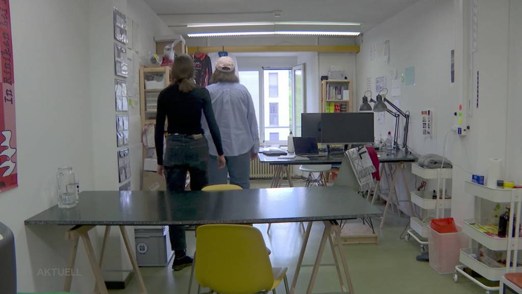 Stolz: Die Jubiläumsbriefmarke der Post kommt von zwei Aargauerinnen
