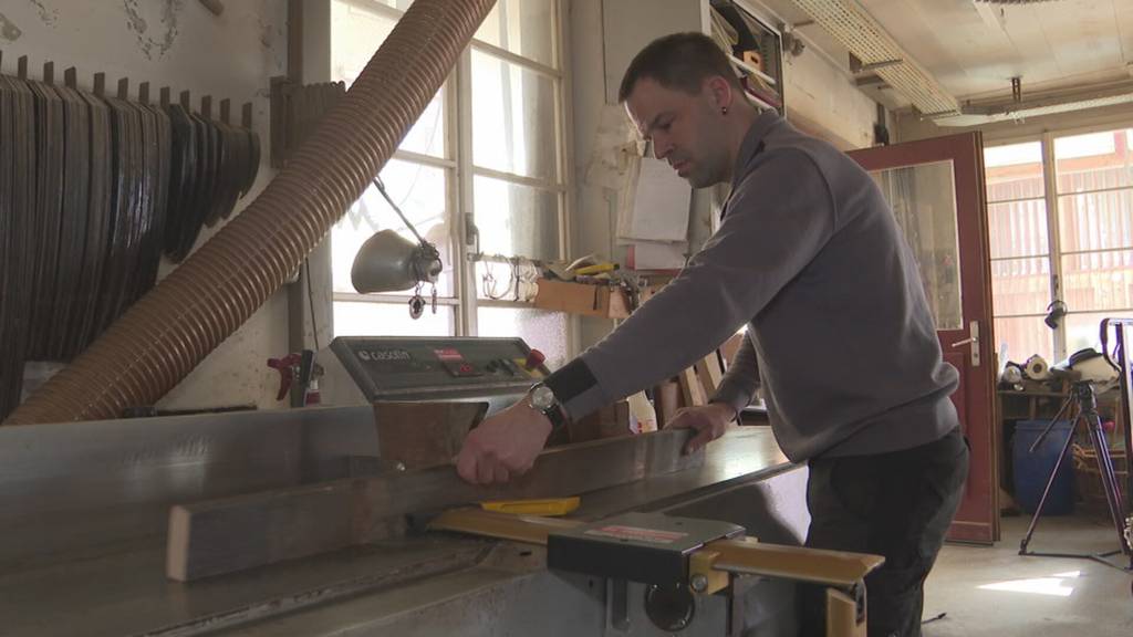 Ein seltenes Handwerk: Küfer aus dem Rheintal baut Weinfässer von Hand