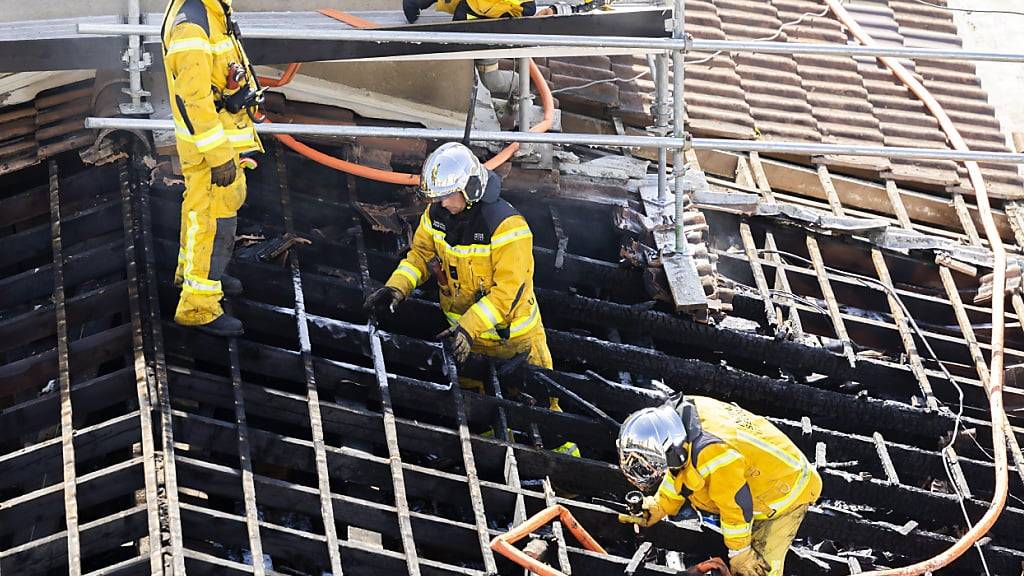 Dach von Pfarrhaus im Kanton Genf geht in Flammen auf