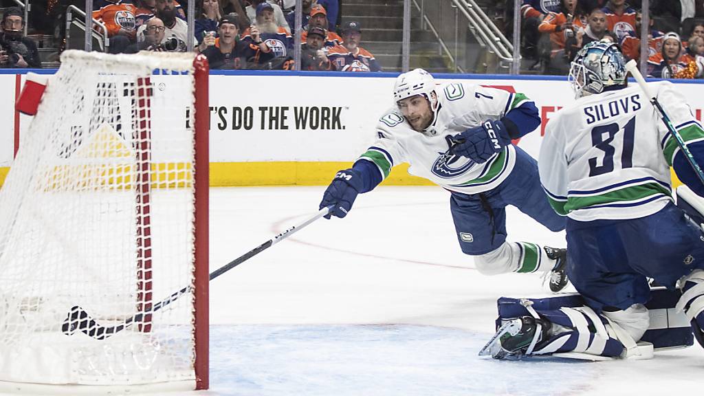 Die Vancouver Canucks (Carson Soucy) konnten sich strecken, wie sie wollten: Im sechsten Spiel der Viertelfinalserie gegen Edmonton war für sie beim 1:5 nichts zu holen