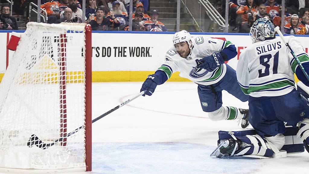 Die Vancouver Canucks (Carson Soucy) konnten sich strecken, wie sie wollten: Im sechsten Spiel der Viertelfinalserie gegen Edmonton war für sie beim 1:5 nichts zu holen