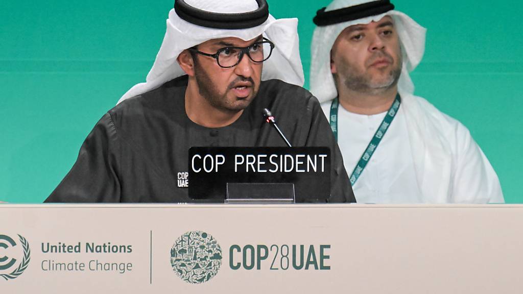 dpatopbilder - Der Präsident der COP28, Sultan al-Dschaber, spricht während einer Sitzung auf dem UN-Klimagipfel. Foto: Hannes P. Albert/dpa