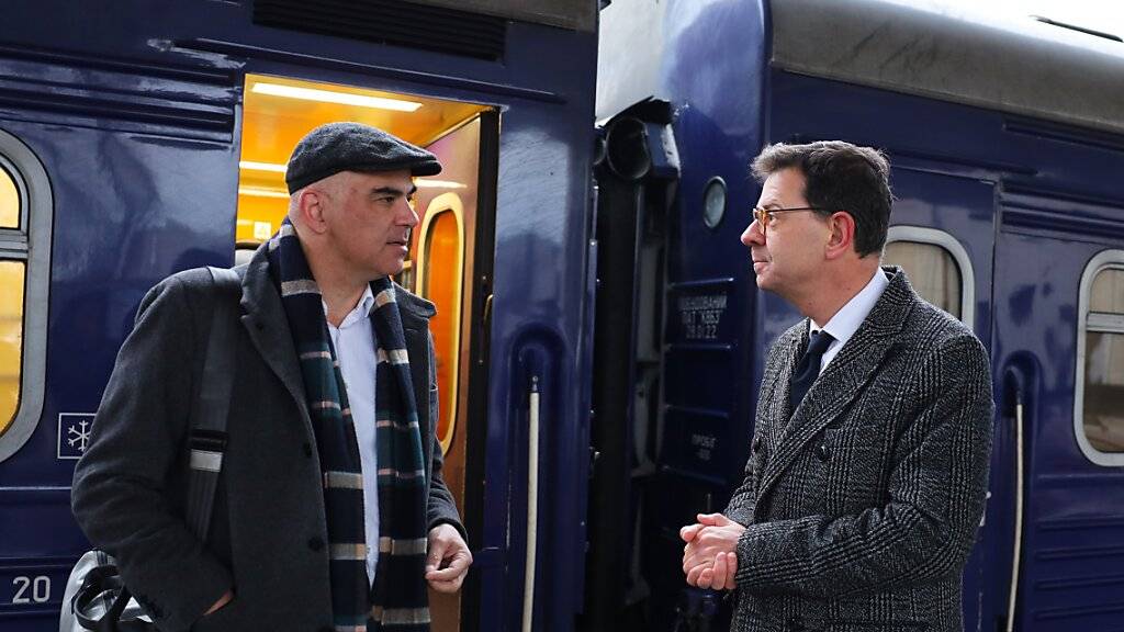 Alt Bundesrat Alain Berset ist am Dienstag in Kiew eingetroffen. Er wurde vom Schweizer Botschafter Félix Baumann empfangen.