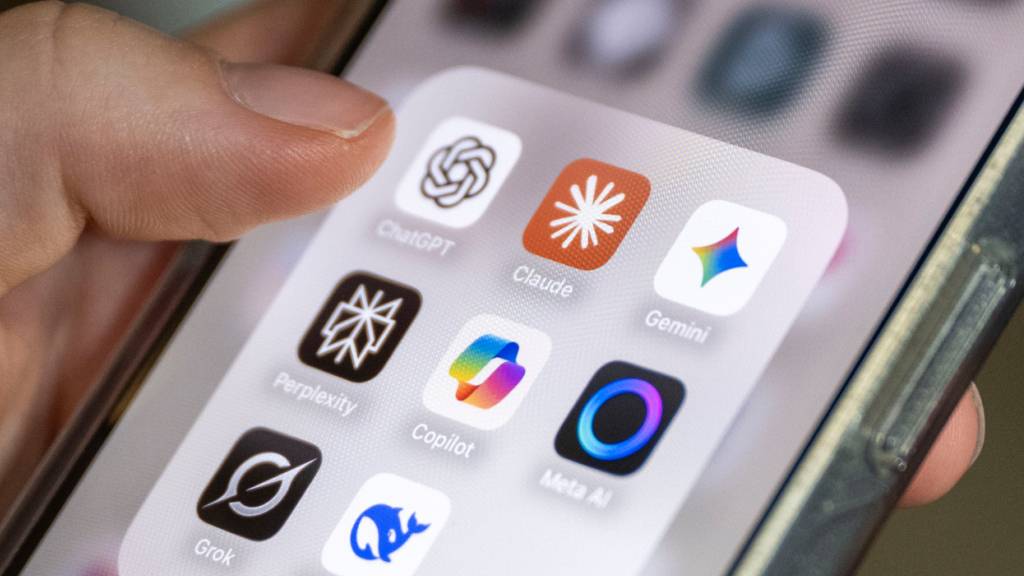 KI preschte bisher nur punktuell in den Büroalltag vor. Vom OpenAI-Rivalen Anthropic gibt es nun Software, die in weiteren Branchen Menschen Konkurrenz machen soll. (Archivbild)