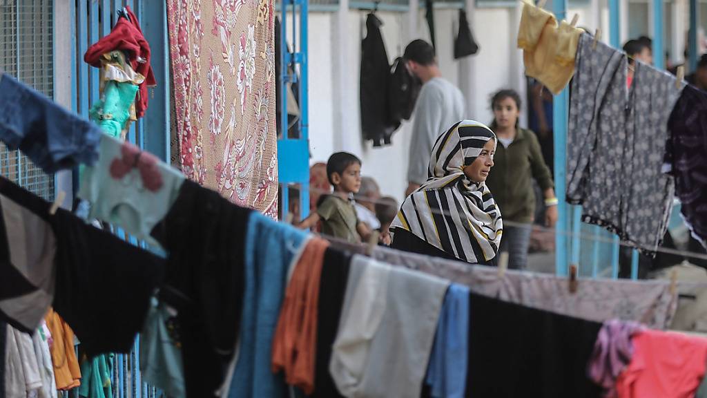 Vor einer erwarteten israelischen Bodenoffensive sind im Gazastreifen Zehntausende Zivilisten auf der Flucht in den Süden des Gebiets. Foto: Mohammed Talatene/dpa