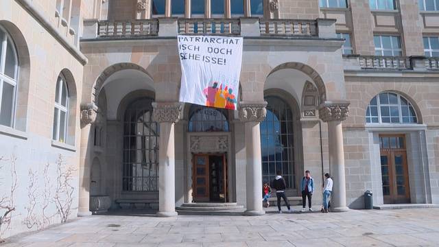 Studentinnen besetzen Hörsaal der Uni Zürich