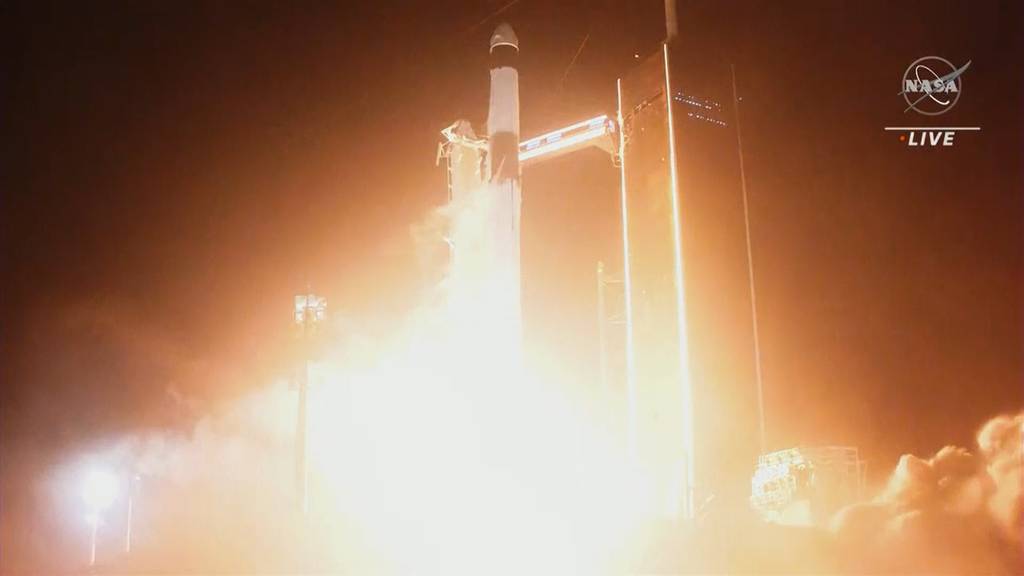 Auch ein Deutscher an Bord: Raumschiff von SpaceX zur ISS gestartet