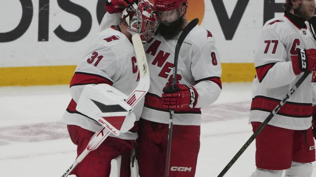 Goalie Frederik Andersen von den Carolina Hurricanes hielt sein Tor im vierten Halbfinal rein