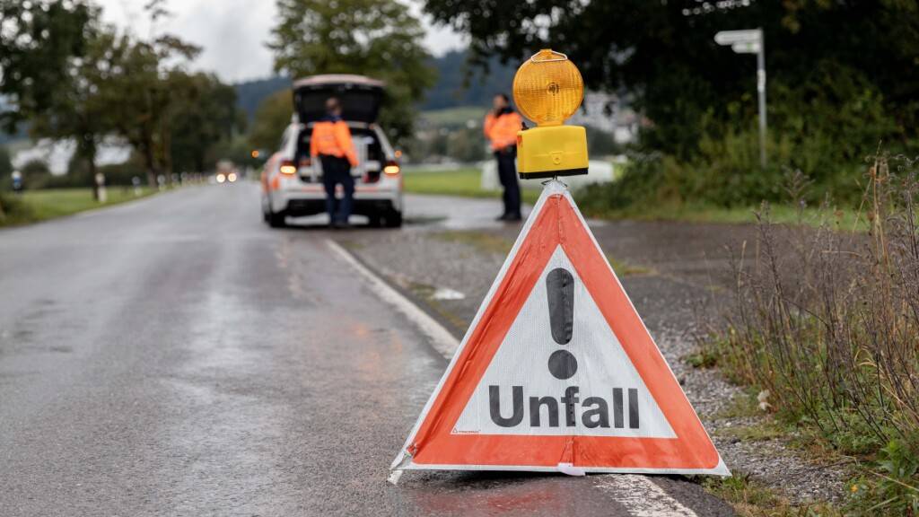 Ein siebenjähriger Bub ist in Heerbrugg von einem Lieferwagen angefahren und verletzt worden. (Symbolbild)