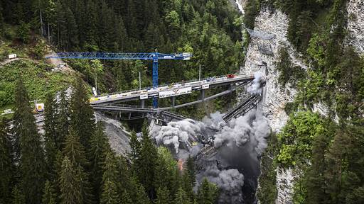 Rhätische Bahn sprengt historischen Viadukt wegen Materialschäden