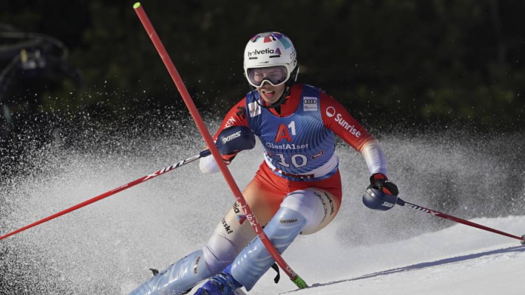 Michelle Gisin zeigt in Lienz einen starken ersten Slalom-Lauf und darf sich als Vierte Hoffnungen auf einen Podestplatz machen