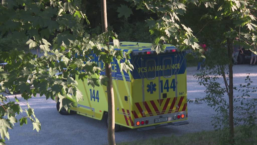 Badeunfall: Nach tagelanger Suche kann der fünfjährige Junge nur noch tot aus der Reuss geborgen werden