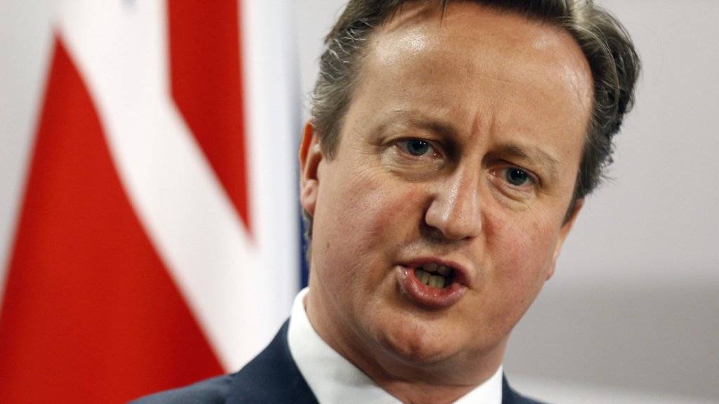Cameron will Luftangriffe gegen IS auf Syrien ausweiten. Der zuständige Parlamentsausschuss lehnt das ab und kritisiert eine fehlende Strategie.(Archiv)