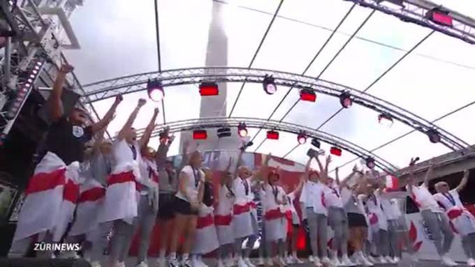 Euphorie: Engländerinnen feiern EM-Titel
