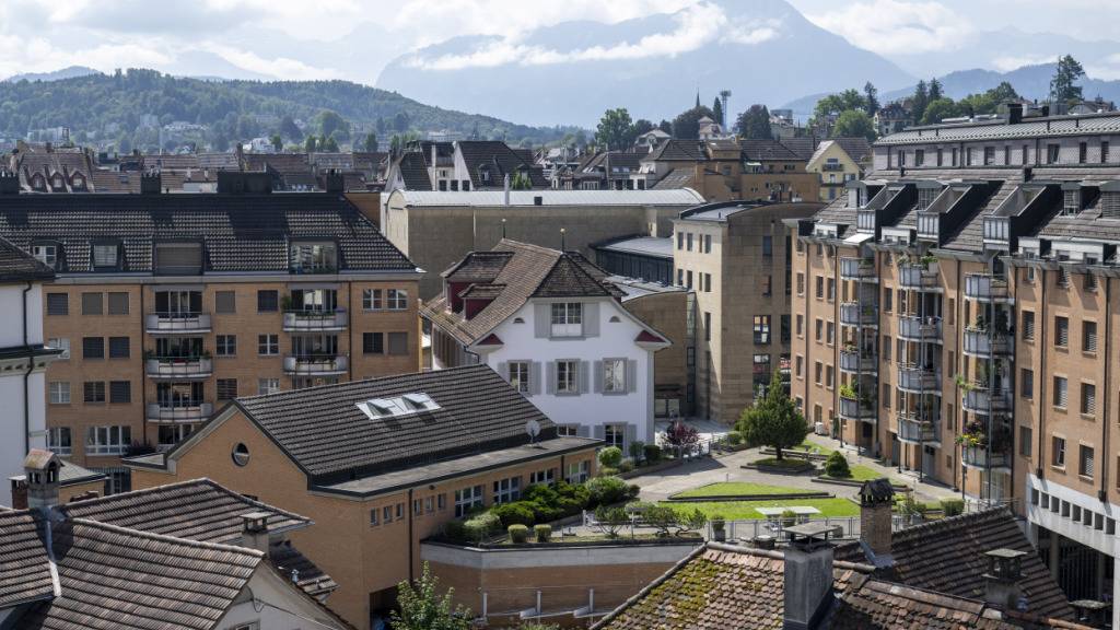 Ob die Stadt Luzern beim Verkauf eines Wohnhauses soll zuschlagen können, bleibt auch nach dem deutlichen Ausgang der Volksabstimmung umstritten. (Archivaufnahme)
