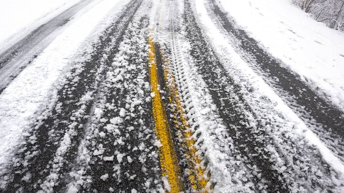 Das solltest du bei Schnee und Eis auf den Strassen beachten