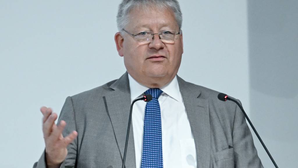 ARCHIV - Bruno Kahl, Präsident des Bundesnachrichtendiest (BND), spricht bei der Eröffnung der Erweiterung des BND-Besucherzentrums. Foto: Britta Pedersen/dpa