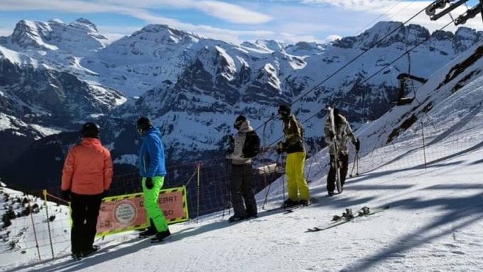 Skifahrer (47) stürzt auf gesperrter Piste Abhang hinunter und stirbt