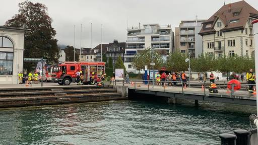 Dampfschiff «Stadt Luzern» raucht auf Vierwaldstättersee 