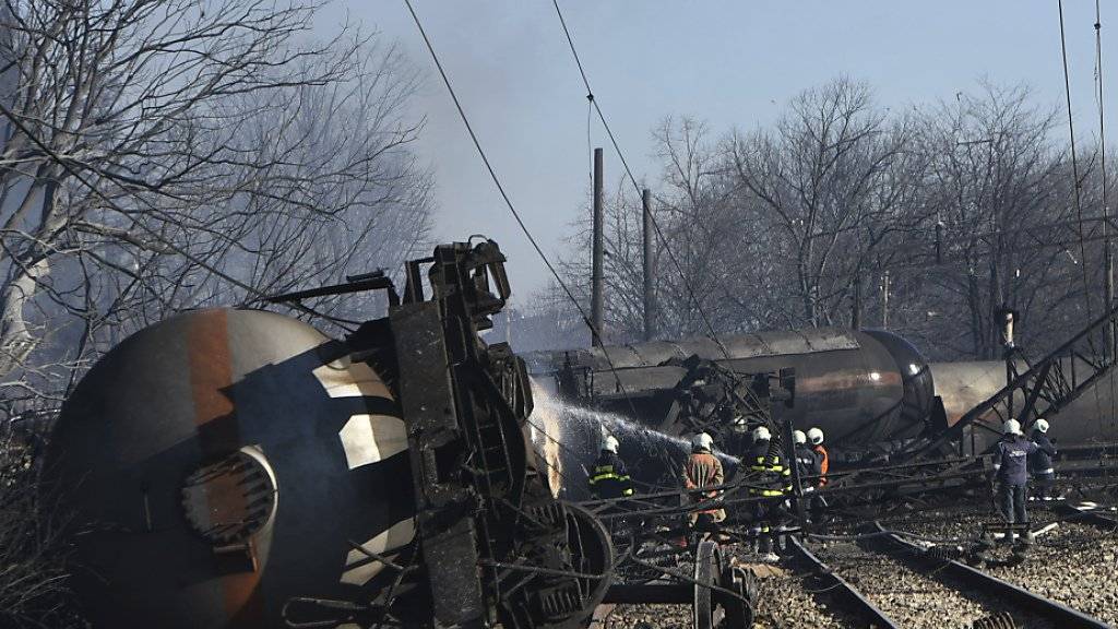 Güterzug mit Gastanks explodiert in Bulgarien: Mindestens sieben Menschen sterben.