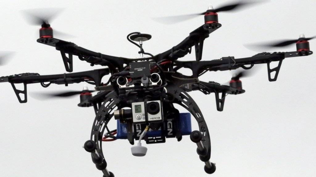 Eine Drohne fliegt über Brigham City im US-Bundesstaat Utah.