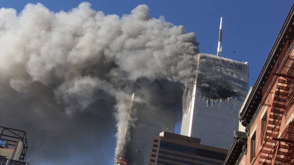 Am 11. September 2001 steuerten Attentäter des Terrornetzwerks Al-Kaida unter anderem zwei Passagierflugzeuge in die Türme des World Trade Centers in New York. (Archivbild)