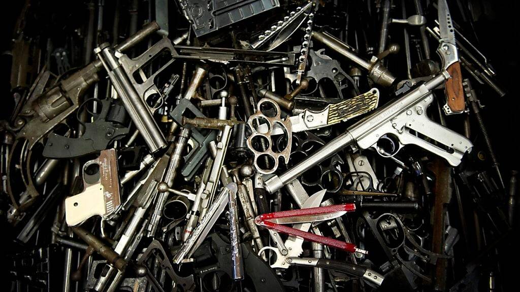 Ein psychisch angeschlagener Neonazi aus Winterthur muss künftig auf seine Waffensammlung verzichten. Das Verwaltungsgericht will so die öffentliche Sicherheit schützen. (Symbolbild)