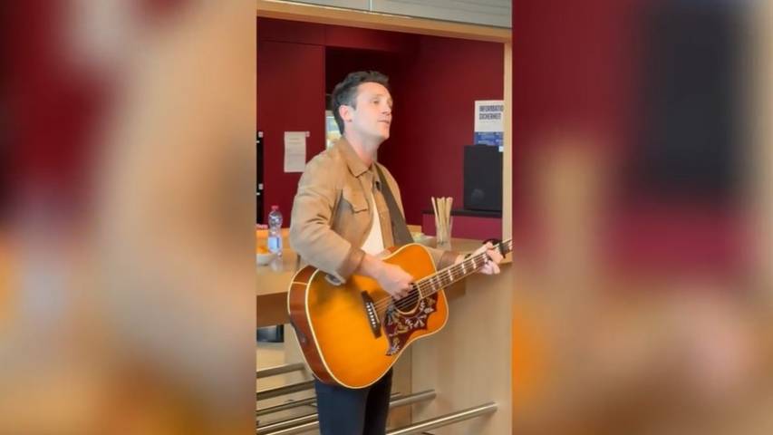 Bastian Baker singt für nur 24 Hörerinnen und Hörer